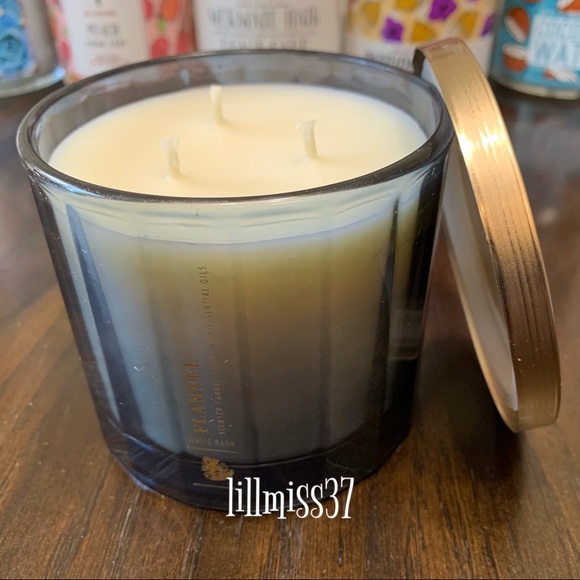 💫FLANNEL💫  BRAND NEW BATH AND BODY WORKS 3 WICK CANDLE - Picture 2 of 4